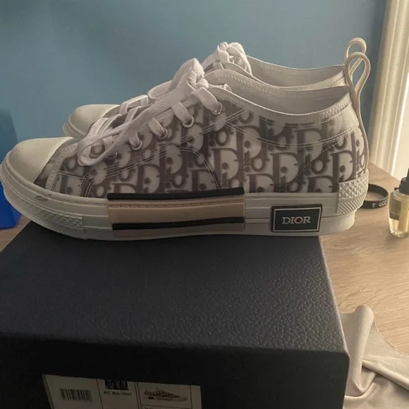 Dior B23